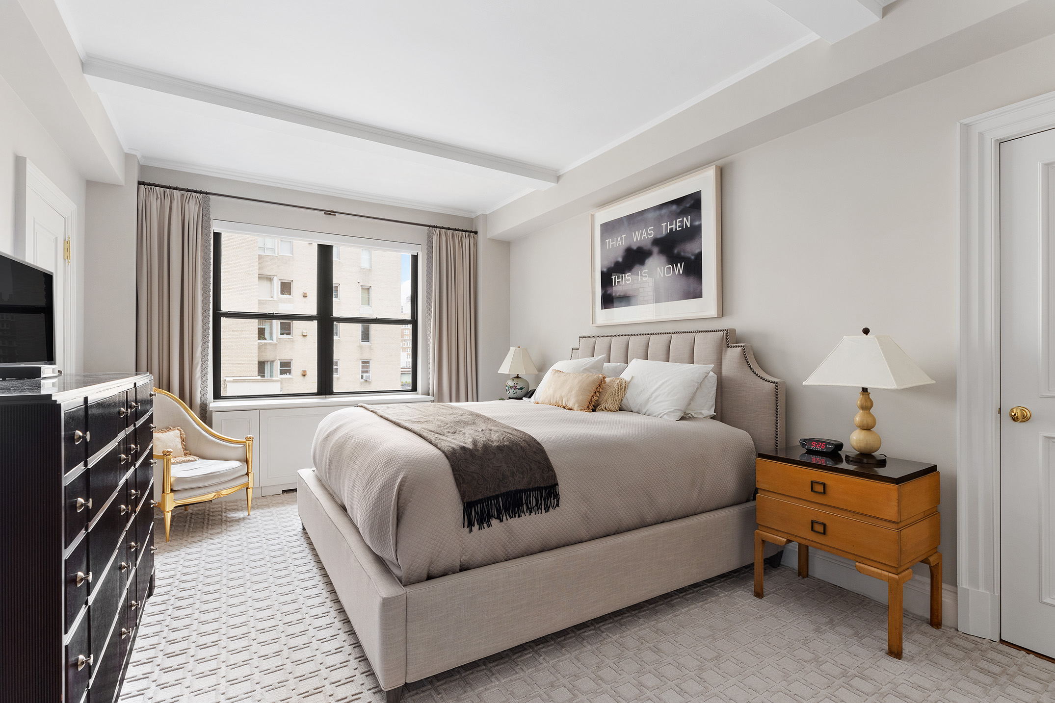 930 5th Avenue, Unit 11D Manhattan, NY 10021 - Photo 8 of 11 a bedroom with a bed and a window