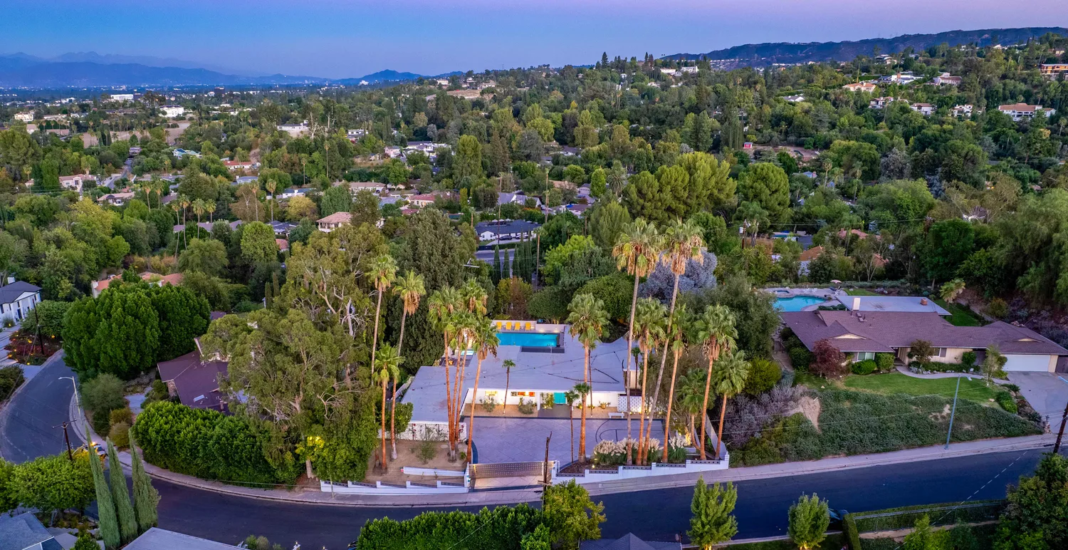 $3,025,000 | 20150 Delita Drive, Woodland Hills, CA 91364