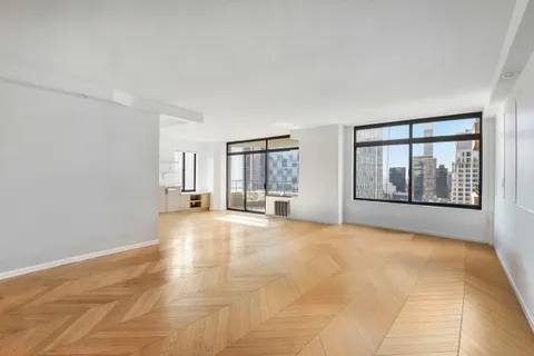 $2,099,000 | 400 East 70th Street, Unit 3005 | Lenox Hill
