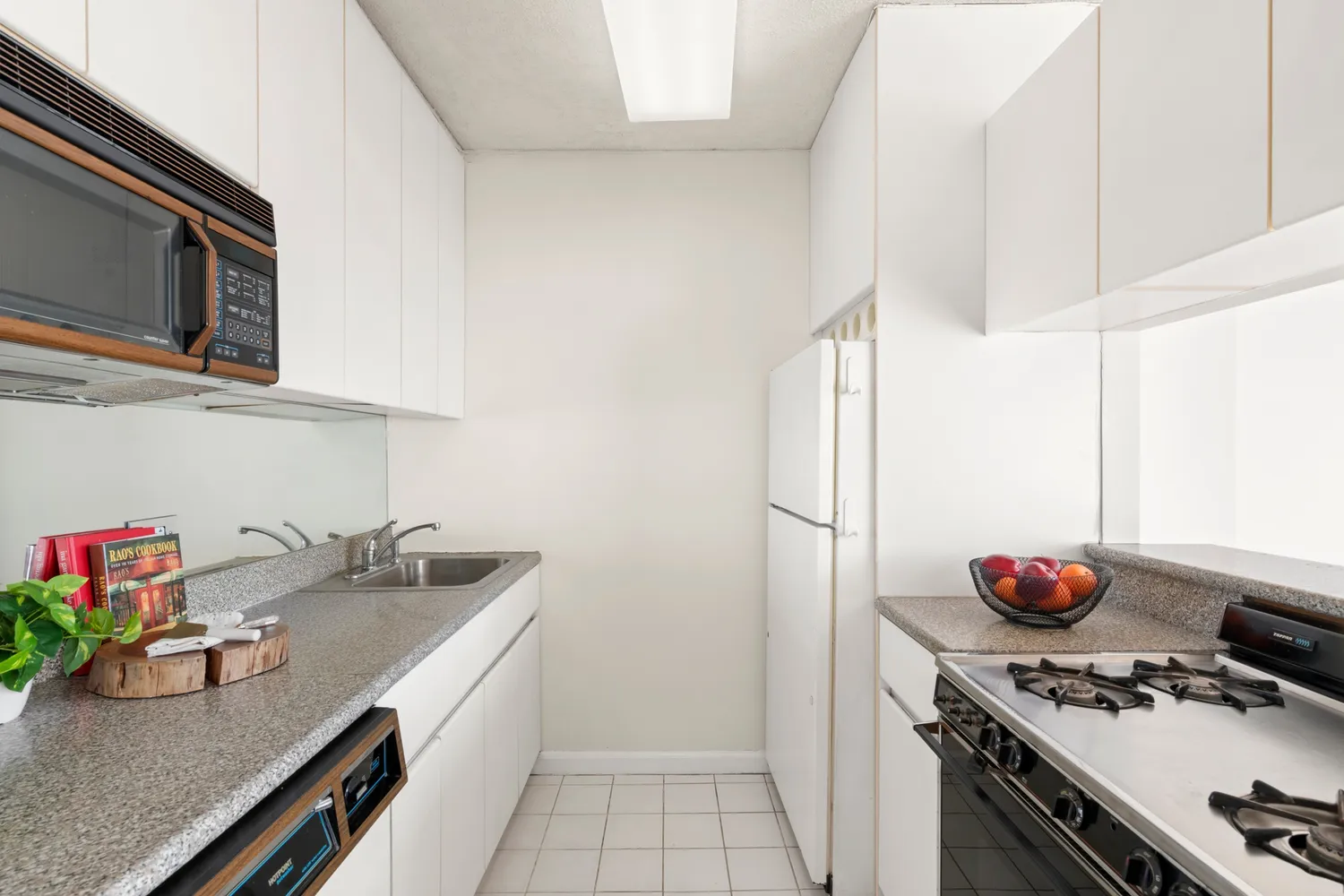 $1,350,000 | 22 West 15th Street, Unit 11B | Flatiron