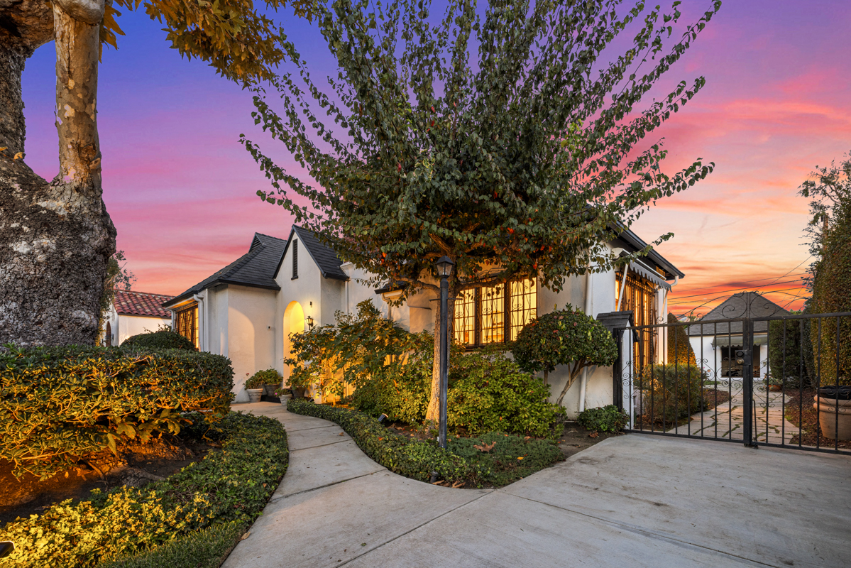 926 Burnside Avenue Los Angeles, CA 90036 - Photo 67 of 71 front view of a house with a tree