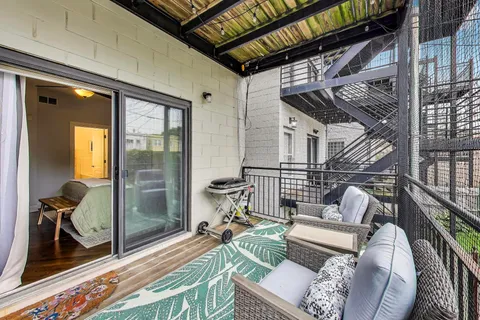 $715,000 | 2510 West Iowa Street, Unit 1, Chicago, IL 60622