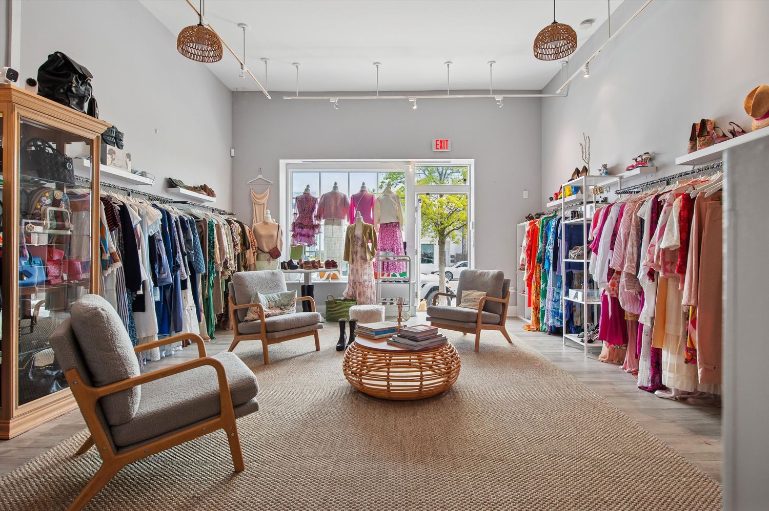 a view of dinning table and chairs in patio