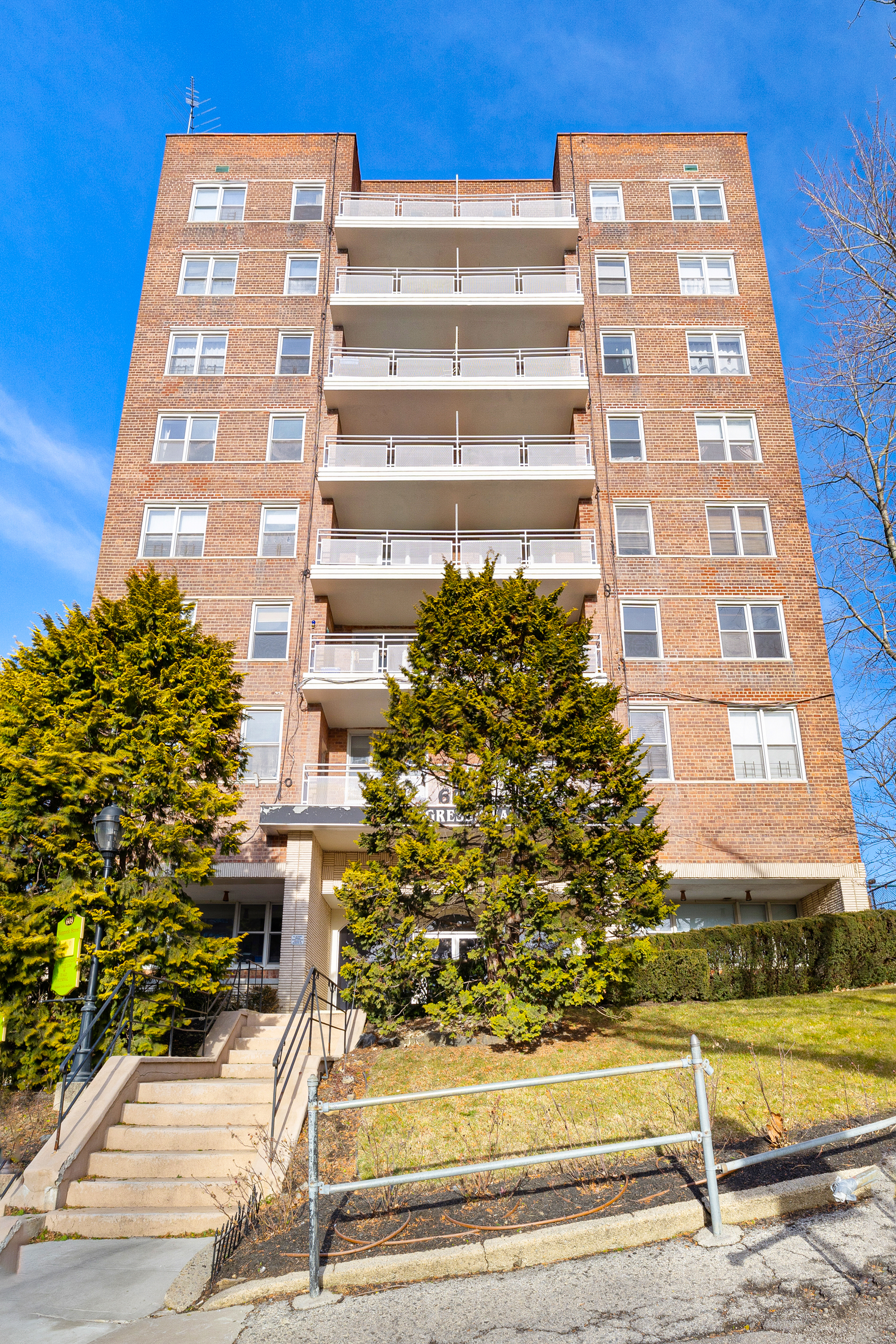609 Kappock Street, Unit 5C Bronx, NY 10463 - Photo 16 of 18 a front view of a building