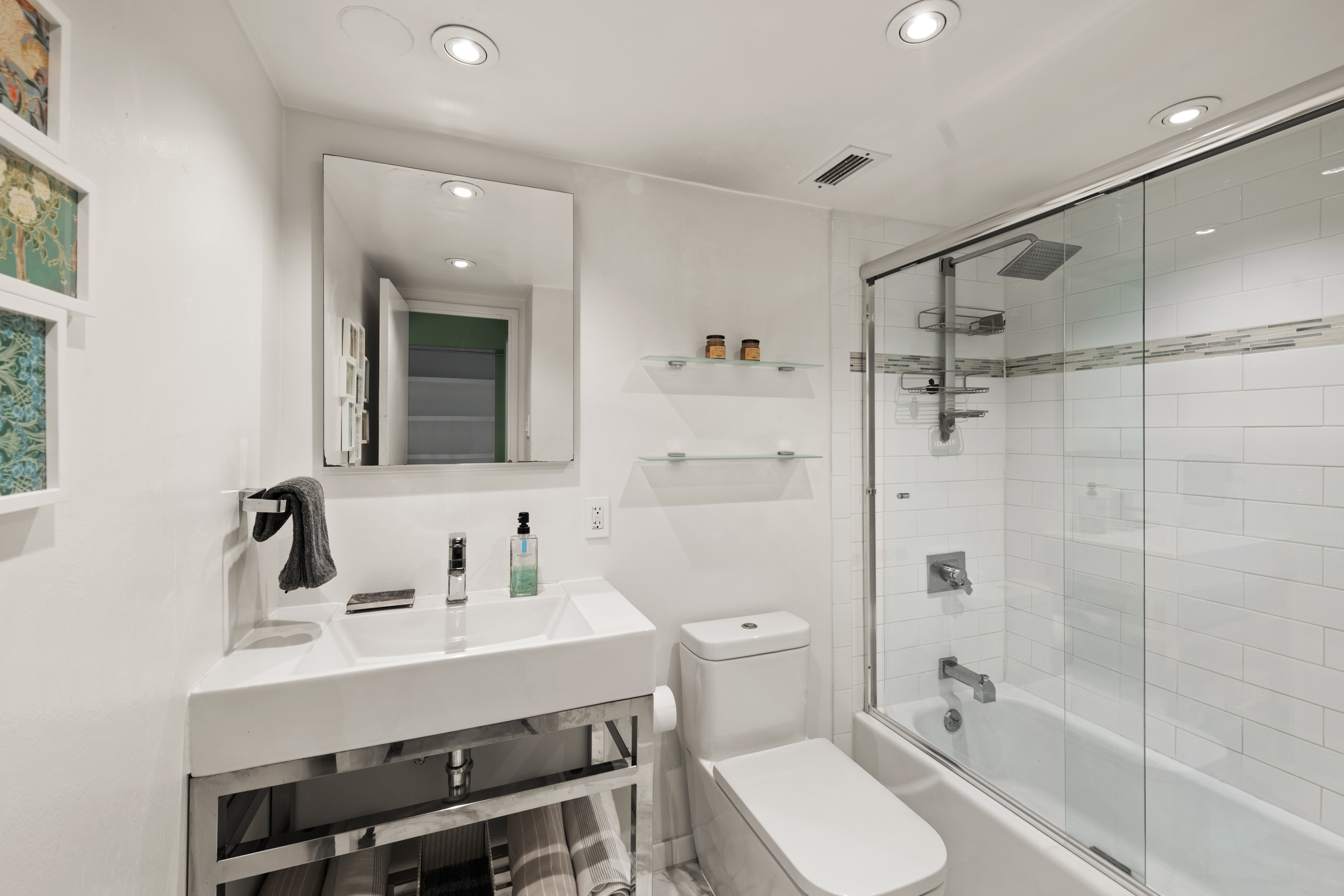 490 M Street Southwest, Unit W802 Washington, DC 20024 - Photo 14 of 24 a bathroom with a sink toilet a mirror and shower