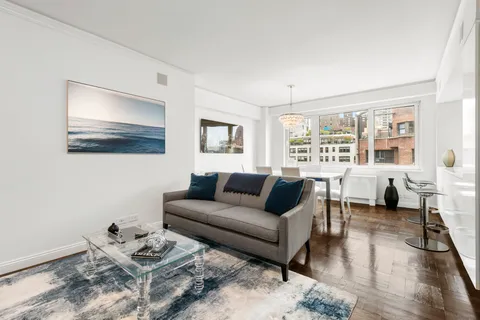 $875,000 | 12 Beekman Place, Unit 12E | Midtown East