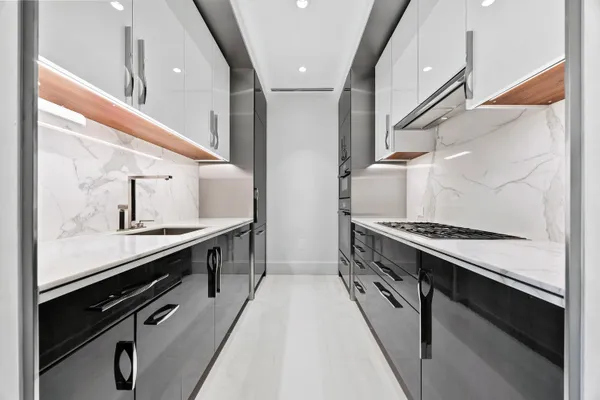 $6,999,000 | 217 West 57th Street, Unit 36D | Midtown Central