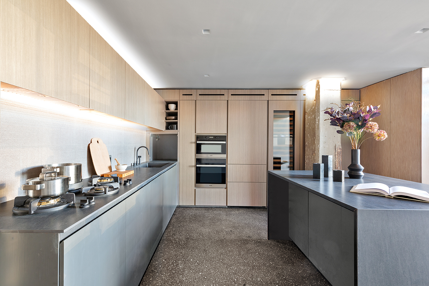 330 Wythe Avenue, Unit 6I Brooklyn, NY 11249 - Photo 3 of 14 a kitchen with refrigerator and stove
