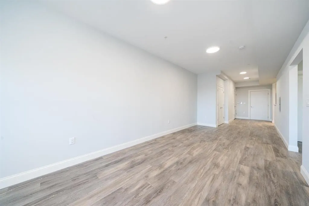 $2,700 | 305 West Side Avenue, Unit 204, Jersey City, NJ 07305