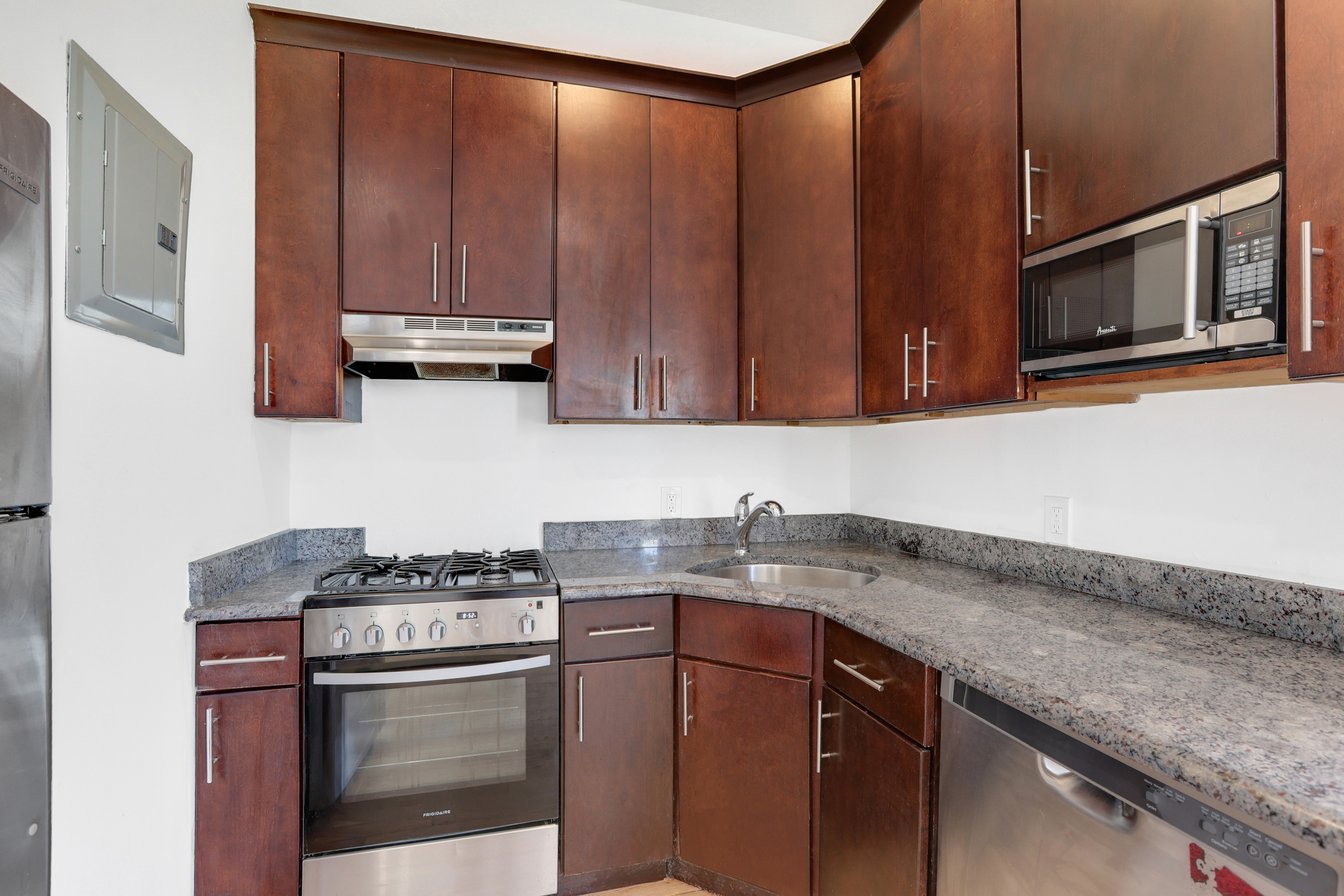 538 Graham Avenue, Unit 4R Brooklyn, NY 11222 - Photo 3 of 10