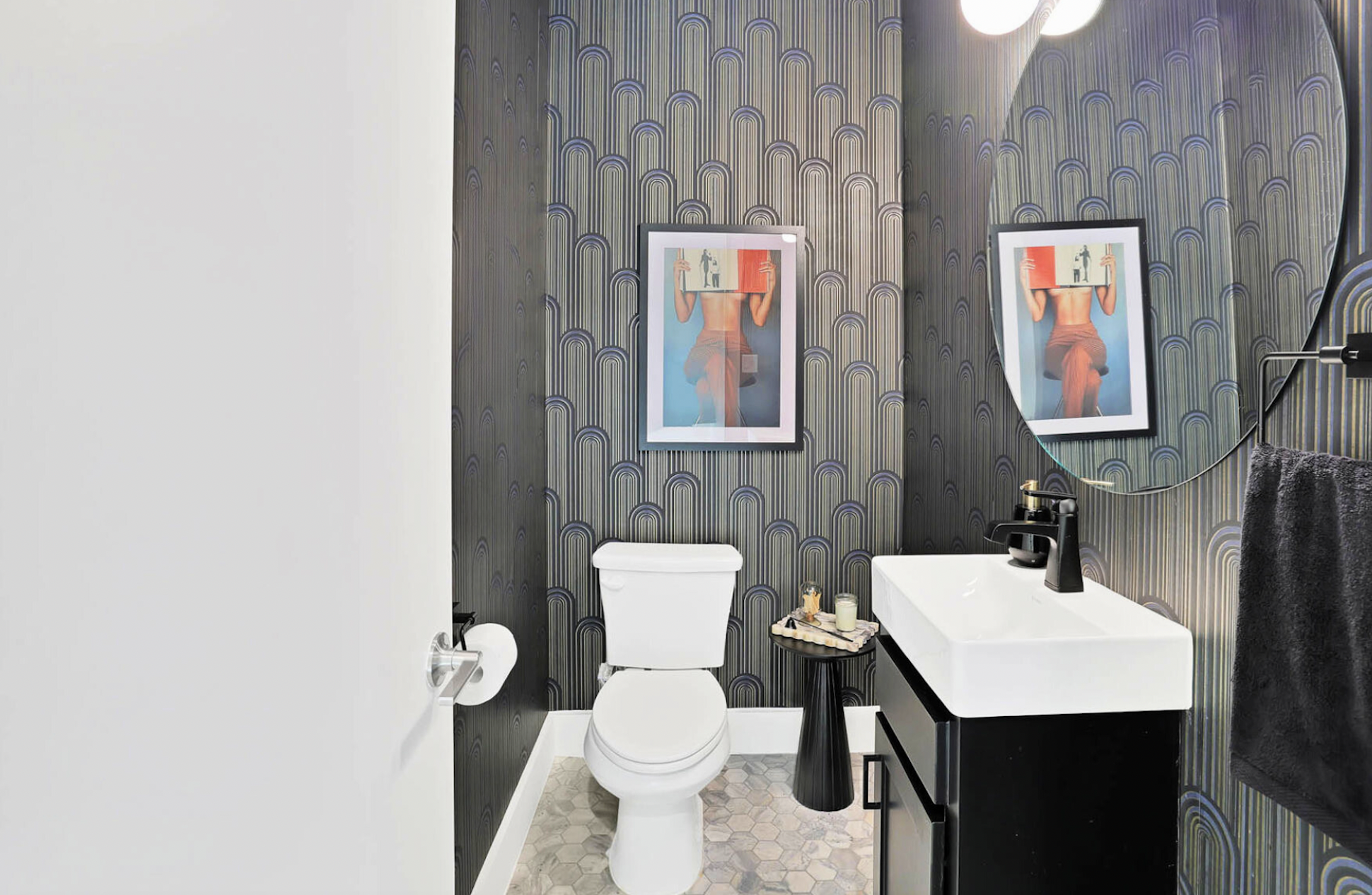 3920 Riesling Ridge Dallas, TX 75204 - Photo 10 of 26 a bathroom with a toilet a sink and mirror