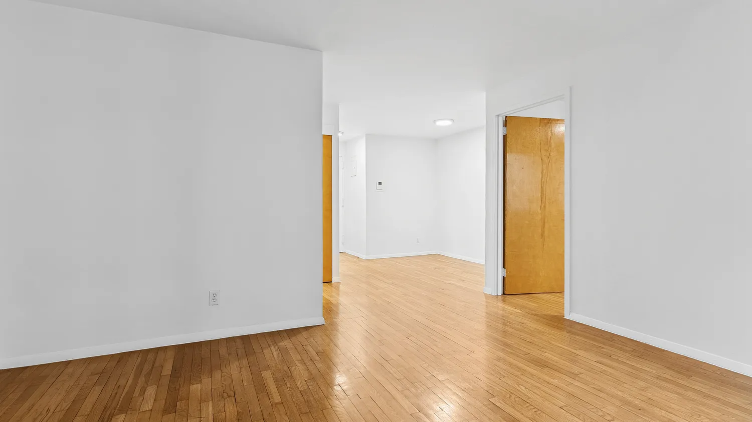 $4,200 | 325 West 51st Street, Unit 3A | Hell's Kitchen