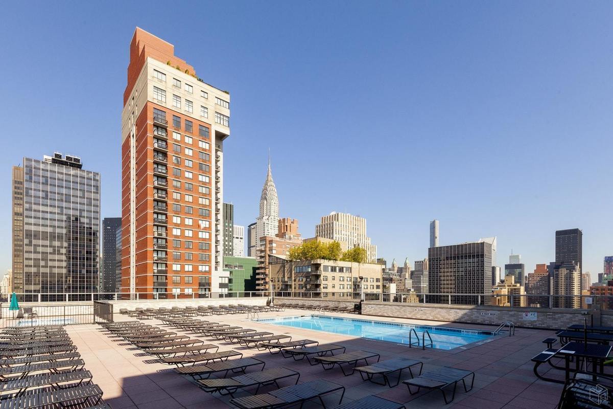 300 East 40th Street, Unit 4T Manhattan, NY 10016 - Photo 14 of 18 Gallery Image 14