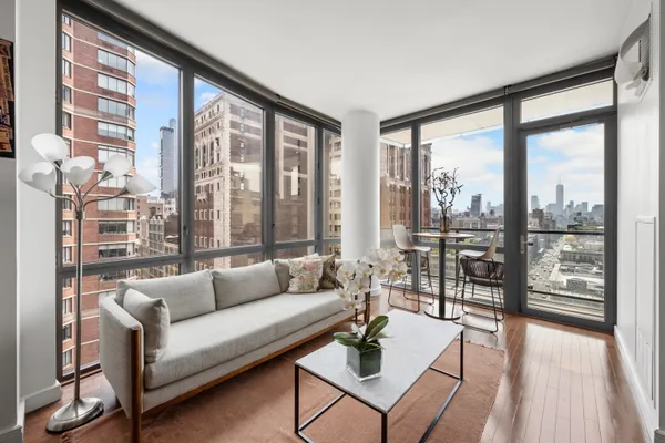 $2,750,000 | 101 West 24th Street, Unit 16D | Chelsea