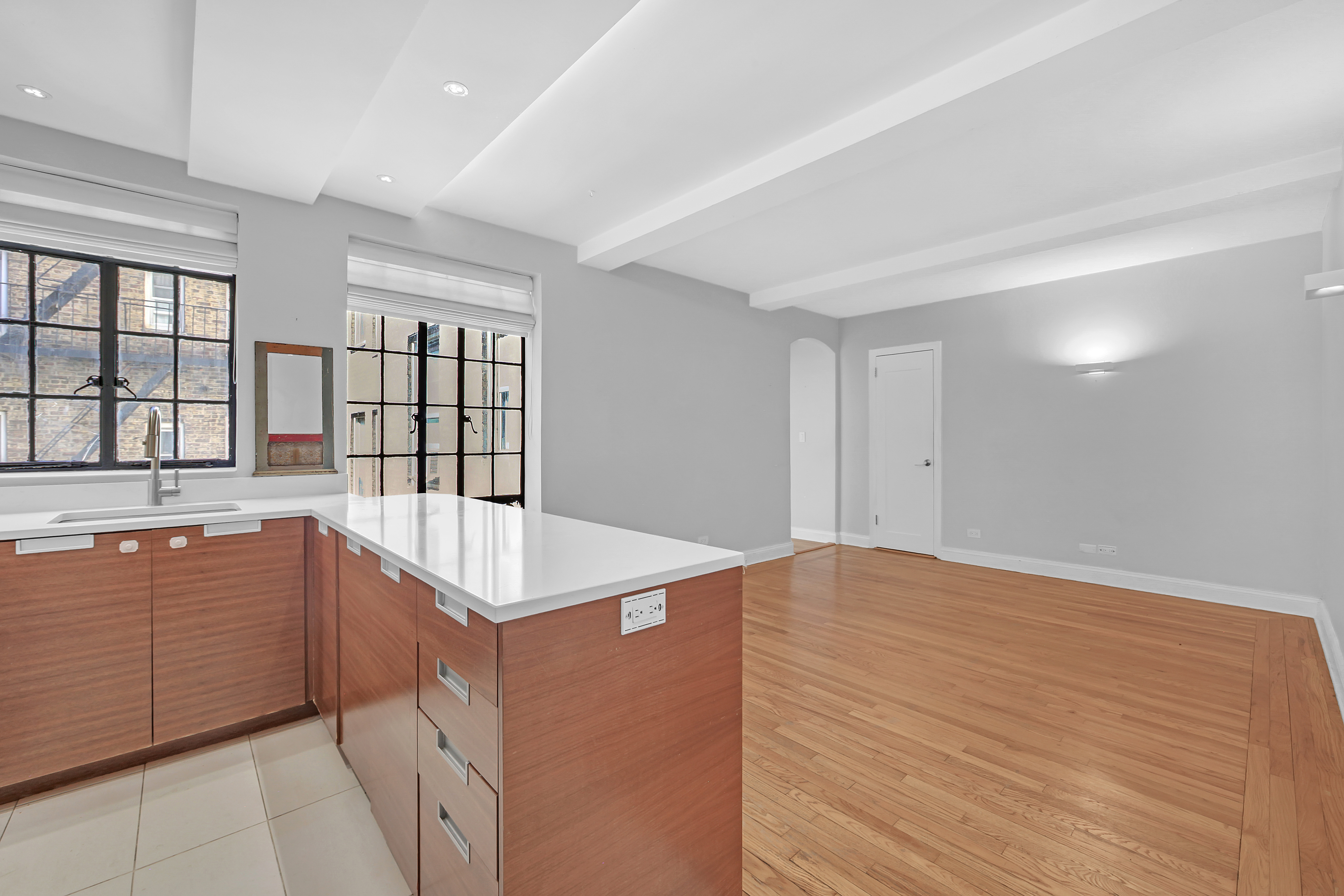 333 East 43rd Street, Unit 705 Manhattan, NY 10017 - Photo 3 of 22