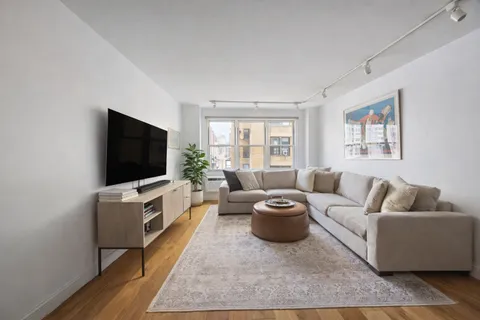 $535,000 | 415 East 85th Street, Unit 7J | Upper East Side