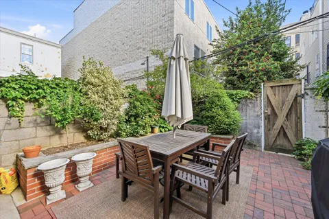 $825,000 | 634 Catharine Street, Philadelphia, PA 19147