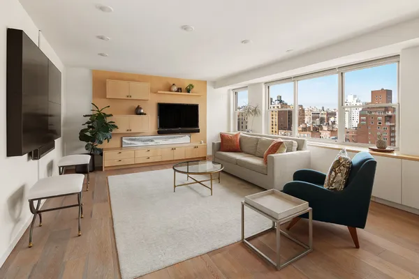 $995,000 | 150 East 61st Street, Unit 16D | Lenox Hill