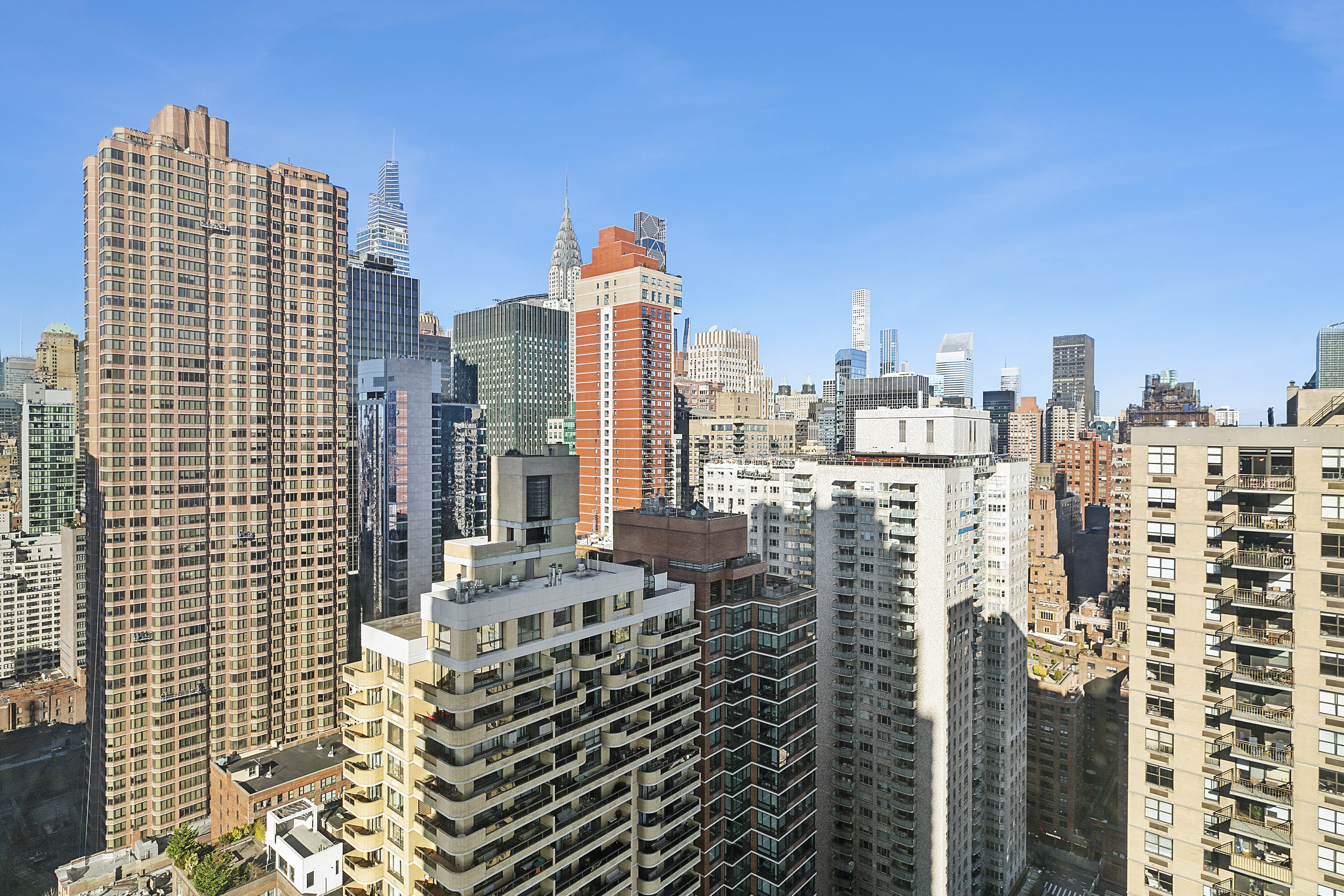 330 East 38th Street, Unit 38G Manhattan, NY 10016 - Photo 6 of 7 a view of city with tall buildings