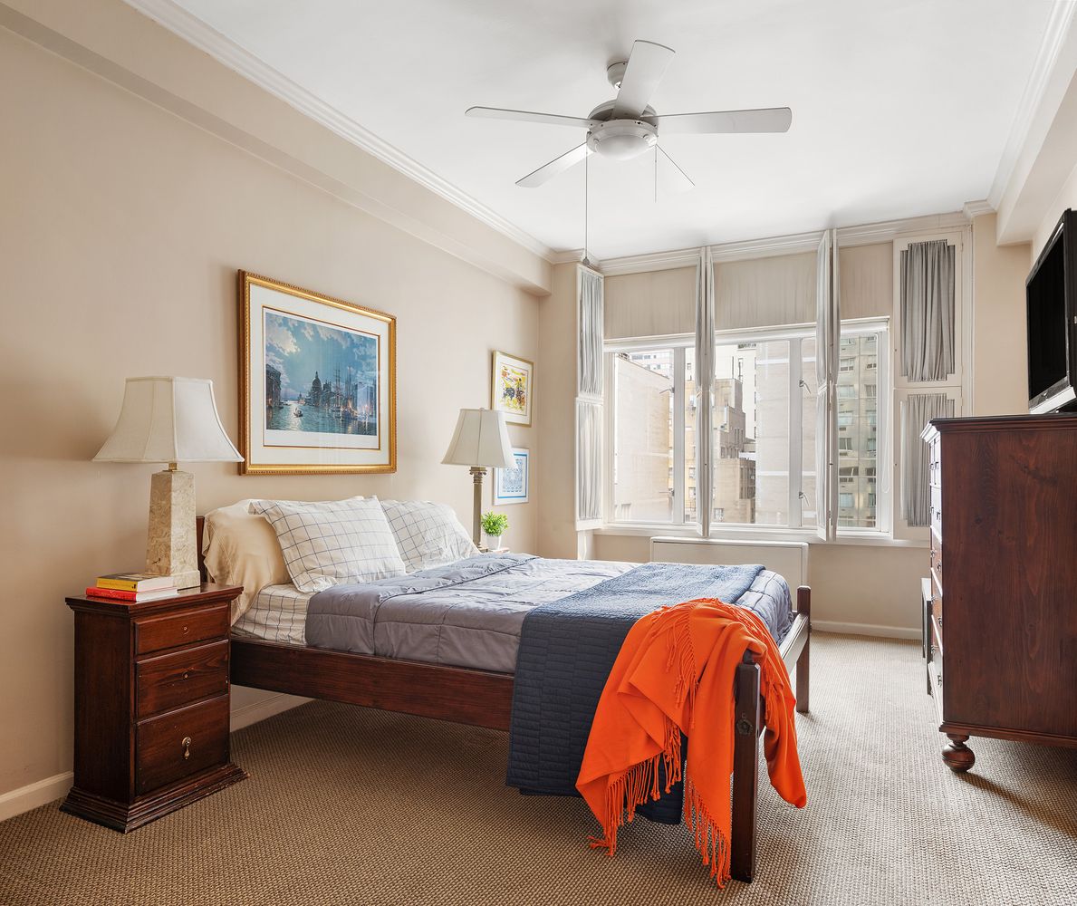 $1,250,000 | 200 East 57th Street, Unit 11A | Midtown East