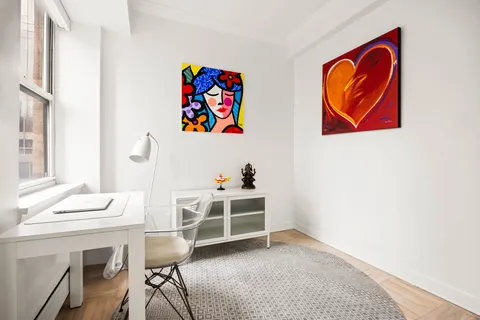 $995,000 | 80 Park Avenue, Unit 18B | Murray Hill