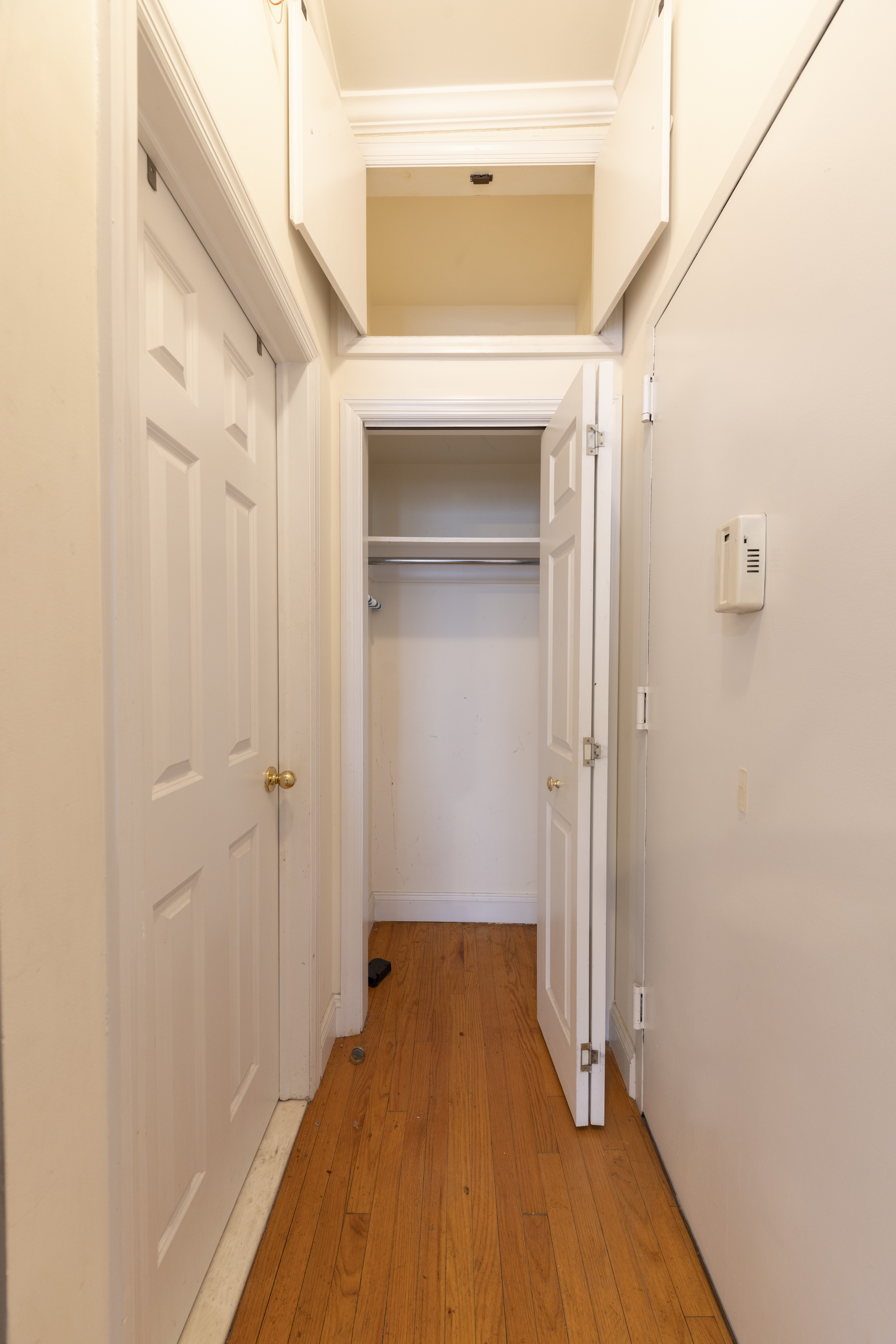 1384 Lexington Avenue, Unit 3E Manhattan, NY 10128 - Photo 5 of 9 a view of a room with wooden floor