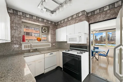 $1,550,000 | 25 Sutton Place South, Unit 11M | Sutton Place