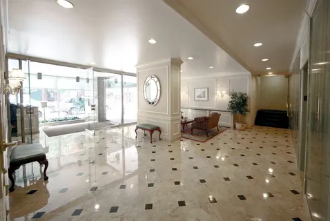 $875,000 | 301 East 69th Street, Unit 2K | Lenox Hill