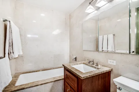 $999,999 | 45 Park Avenue, Unit 1005 | Murray Hill