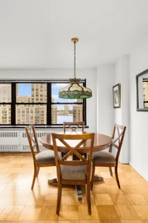 $895,000 | 185 West End Avenue, Unit 14M | Upper West Side
