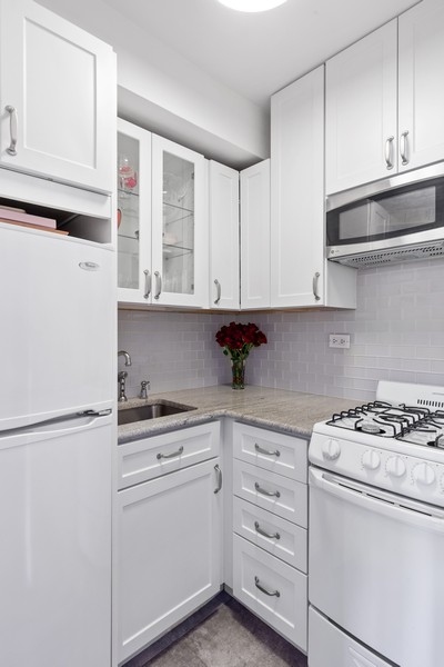 235 East 57th Street, Unit 17A Manhattan, NY 10022 - Photo 5 of 9 Gallery Image 5