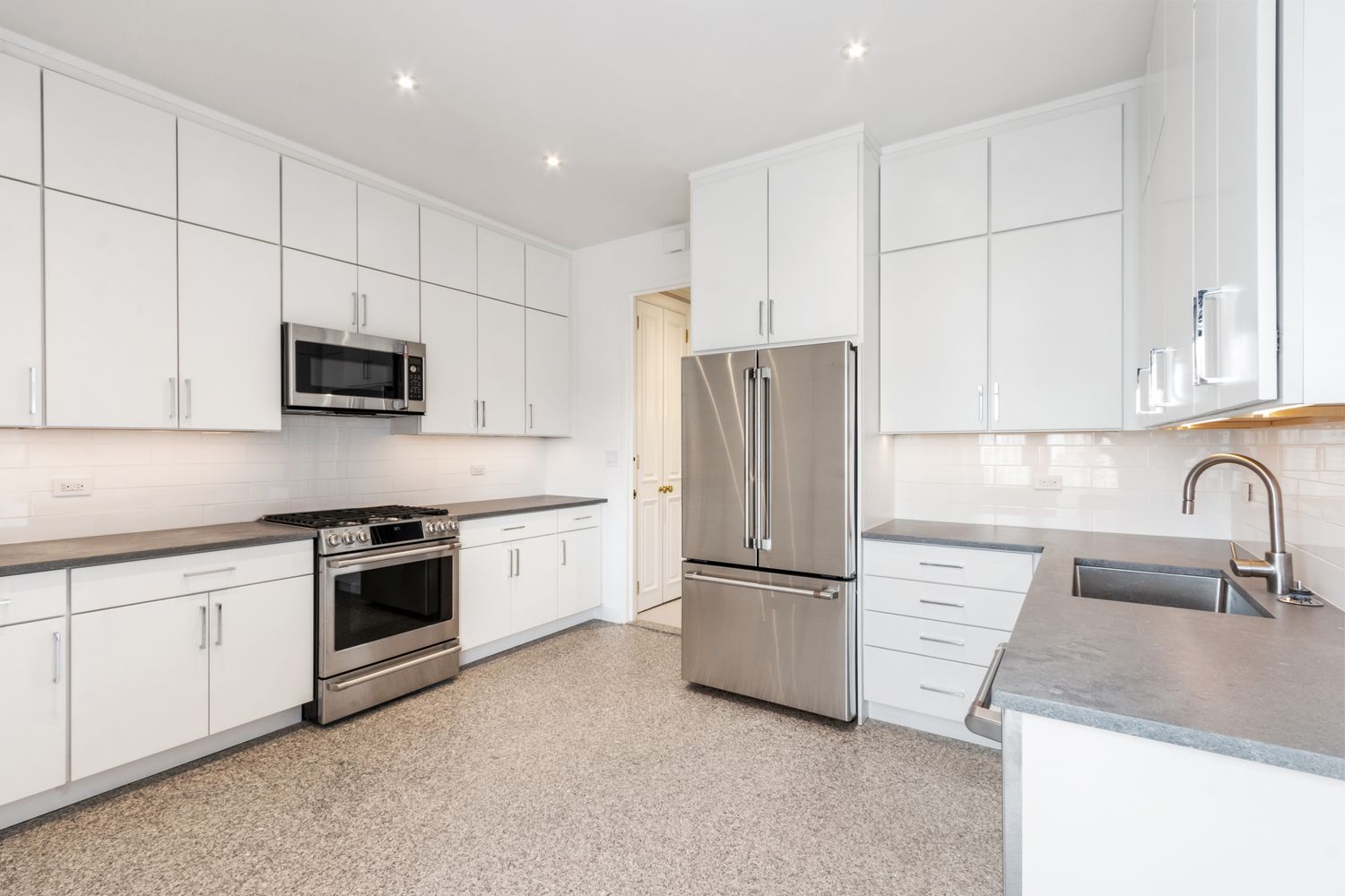 $4,250,000 | 200-210 East 65th Street, Unit 27N | Upper East Side