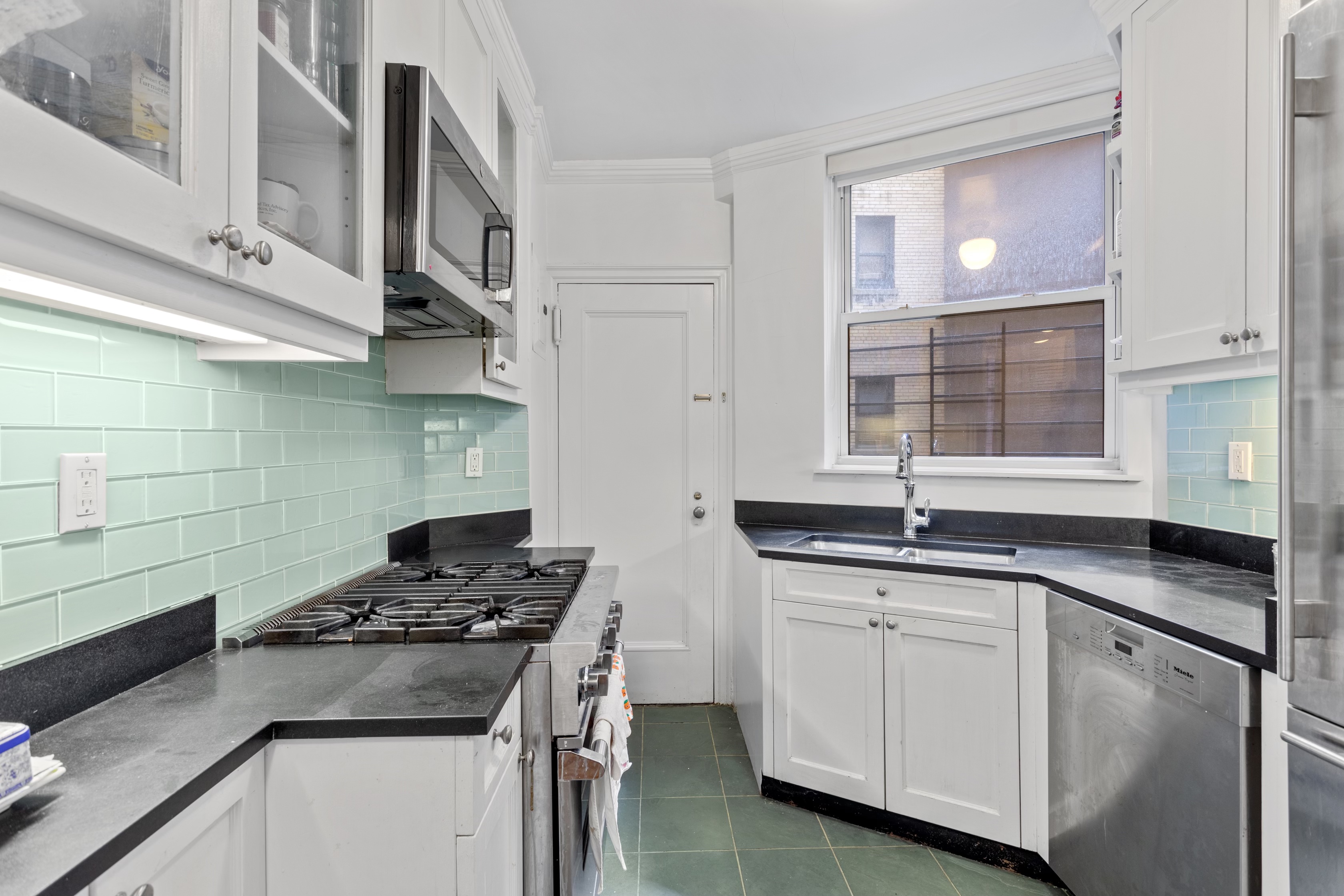 325 East 57th Street, Unit 4C Manhattan, NY 10022 - Photo 3 of 9