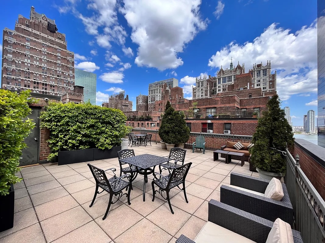 305 East 40th Street, Unit 5K Manhattan, NY 10016 - Photo 11 of 15 a view of a terrace with sitting area