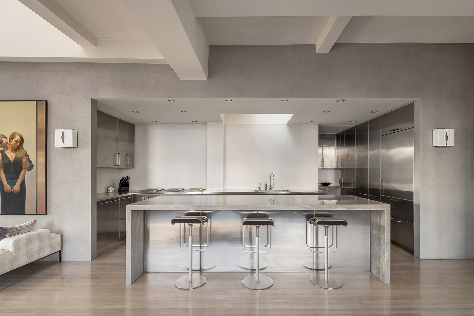 105 East 29th Street, Unit 12PH Manhattan, NY 10016 - Photo 9 of 24 a kitchen with a table and chairs