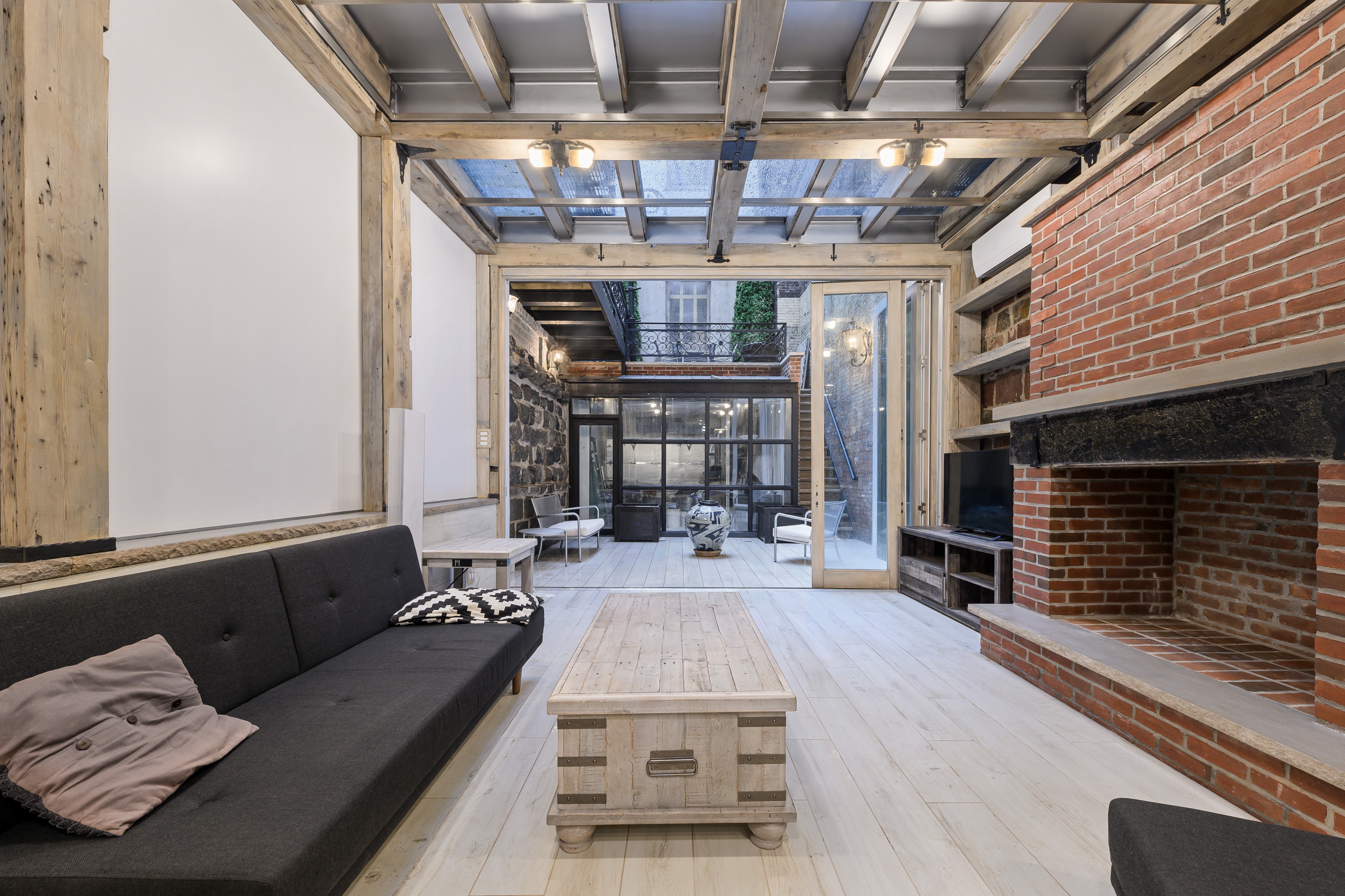 35 Perry Street, Unit GRDNDPLX Manhattan, NY 10014 - Photo 2 of 14