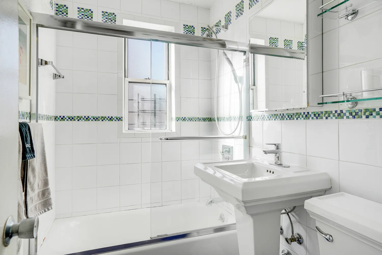 $850,000 | 201 East 37th Street, Unit 11D | Murray Hill