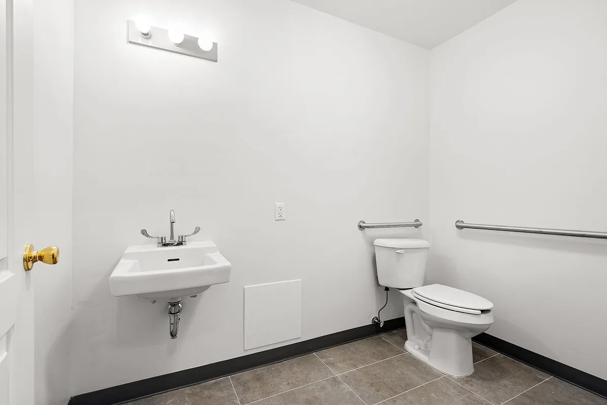 343 East 76th Street, Unit 1C Manhattan, NY 10021 - Photo 3 of 4