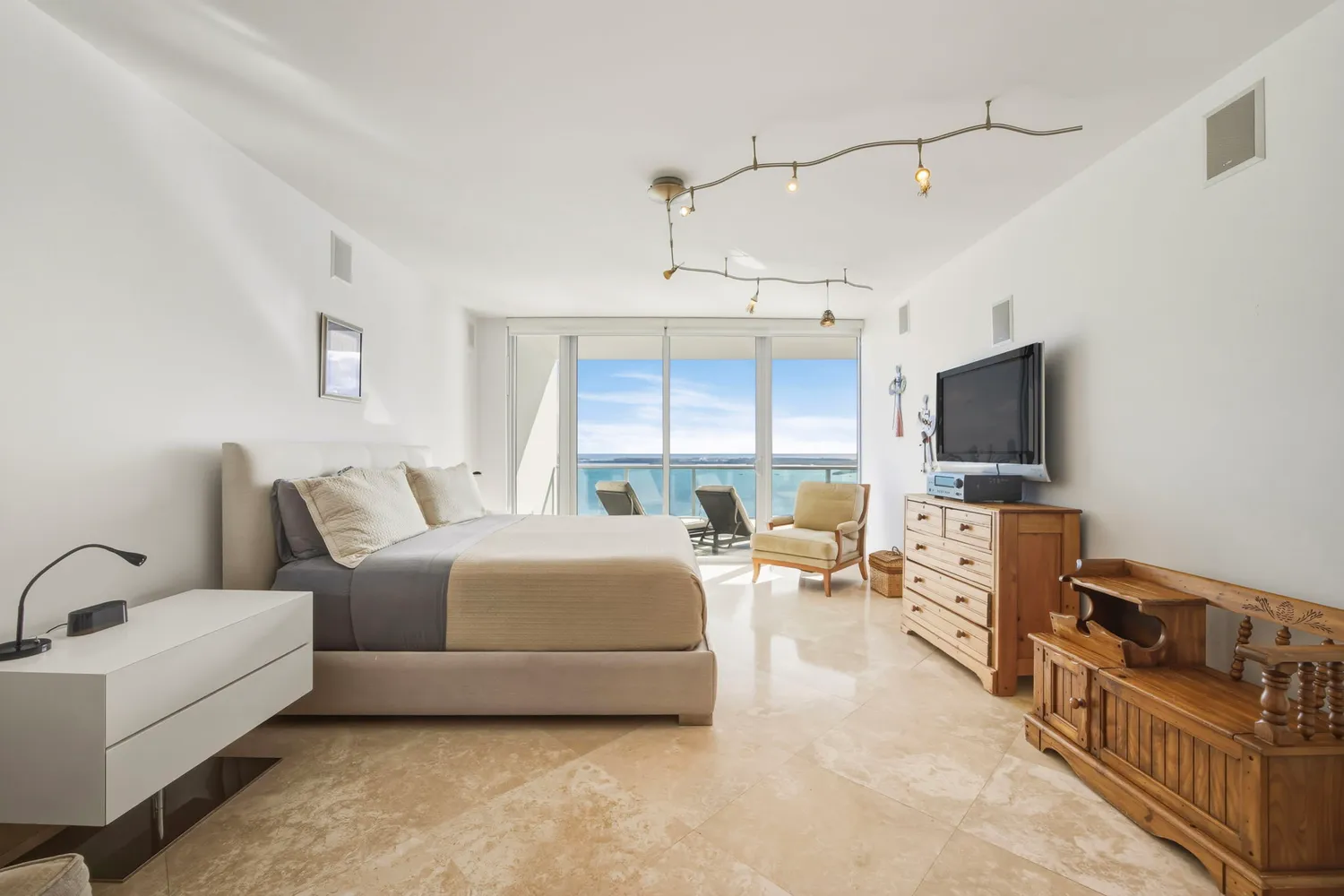 $2,095,000 | 1331 Brickell Bay Drive, Unit 2807, Miami, FL 33131