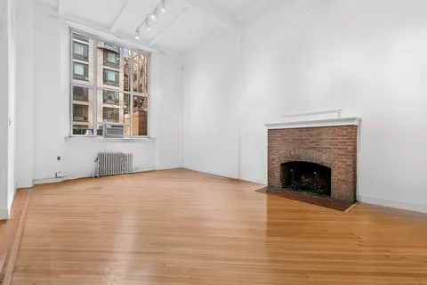 $2,495,000 | 33 West 67th Street | Upper West Side