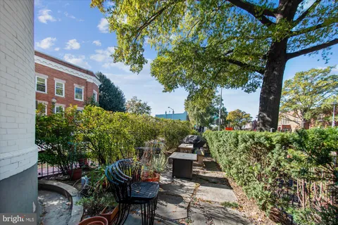 a view of a chairs and table in a backyard