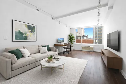 $895,000 | 13-11 Jackson Avenue, Unit 8D | Long Island City
