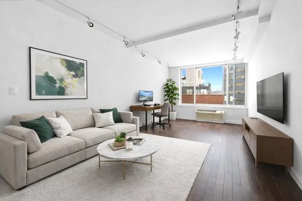 $895,000 | 13-11 Jackson Avenue, Unit 8D | Long Island City