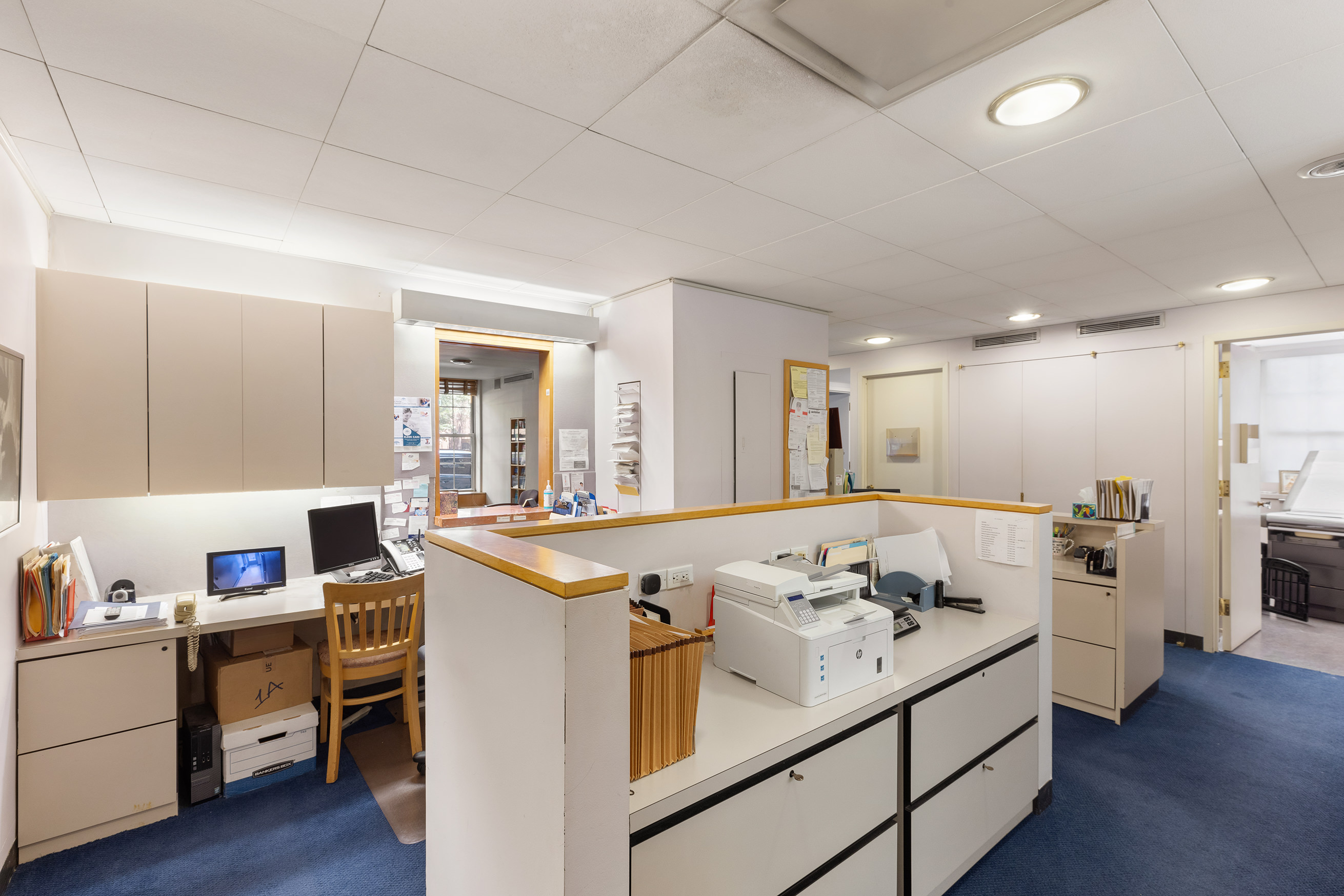 1185 Park Avenue, Unit 1A Manhattan, NY 10128 - Photo 7 of 11 a view of a kitchen with kitchen island a sink a stove and wooden floor