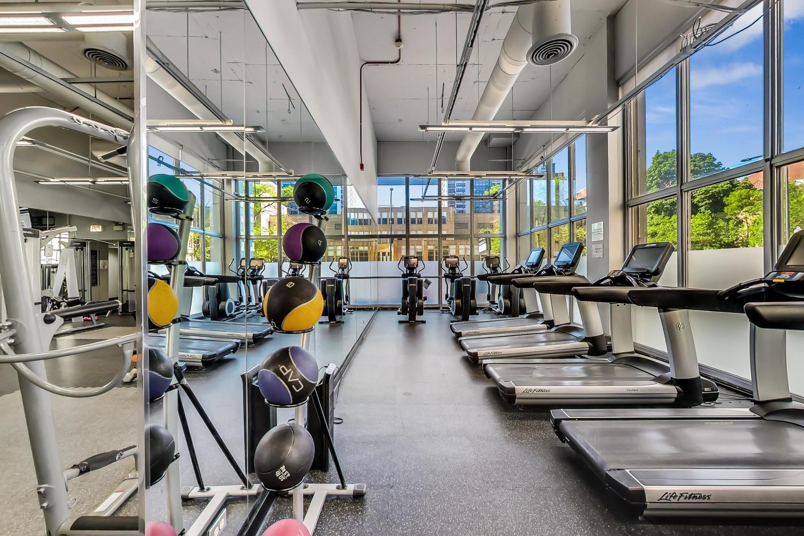 655 West Irving Park Road, Unit 1717 Chicago, IL 60613 - Photo 20 of 34