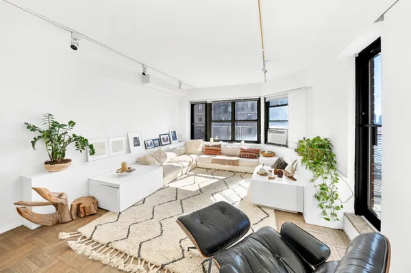 $899,000 | 2 Tudor City Place, Unit 15AS | Murray Hill