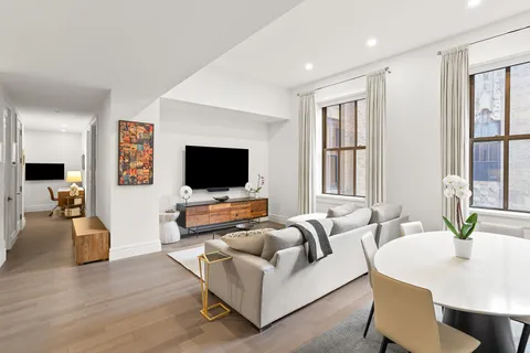 $1,950,000 | 100 Barclay Street, Unit 17J | TriBeCa