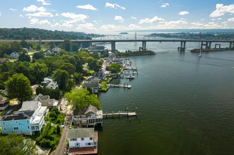 $795,000 | 286 Riverside Drive, Tiverton, RI 02878