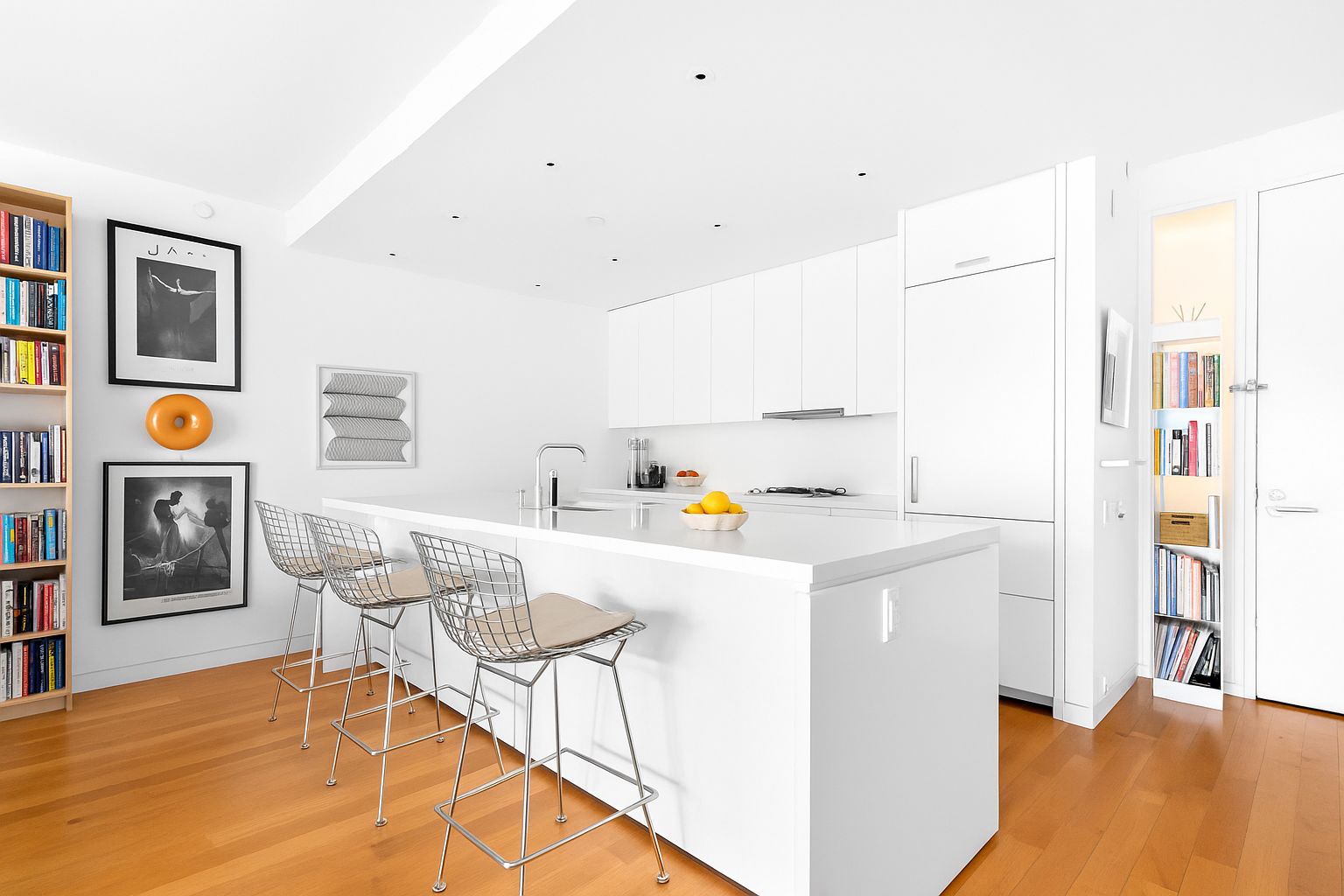 1 Grand Army Plaza, Unit 5E Brooklyn, NY 11238 - Photo 4 of 21 a work place with table and chairs