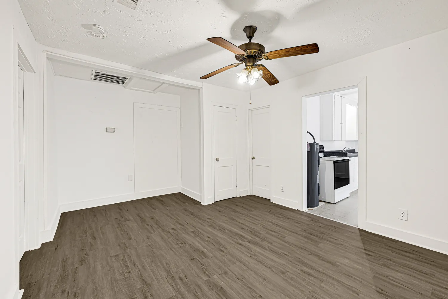 $1,000 | 969 Wakefield Drive, Unit B, Houston, TX 77018